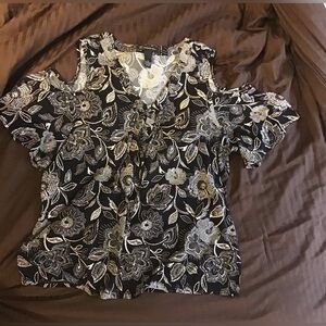 Cold shoulder shirt. White stitches form the pattern on black fabric. Xl